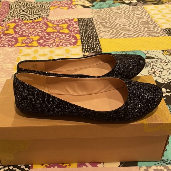 Sparkle Flats - Picture 2 of 5